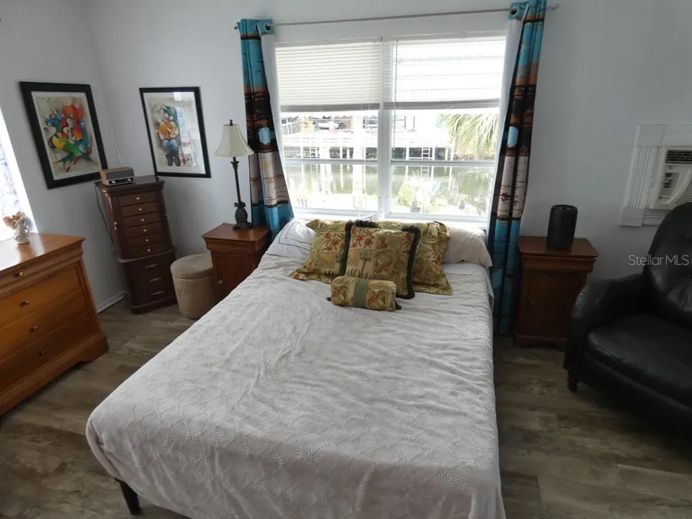 2215 S HUNT POINT Crystal River, FL 34429