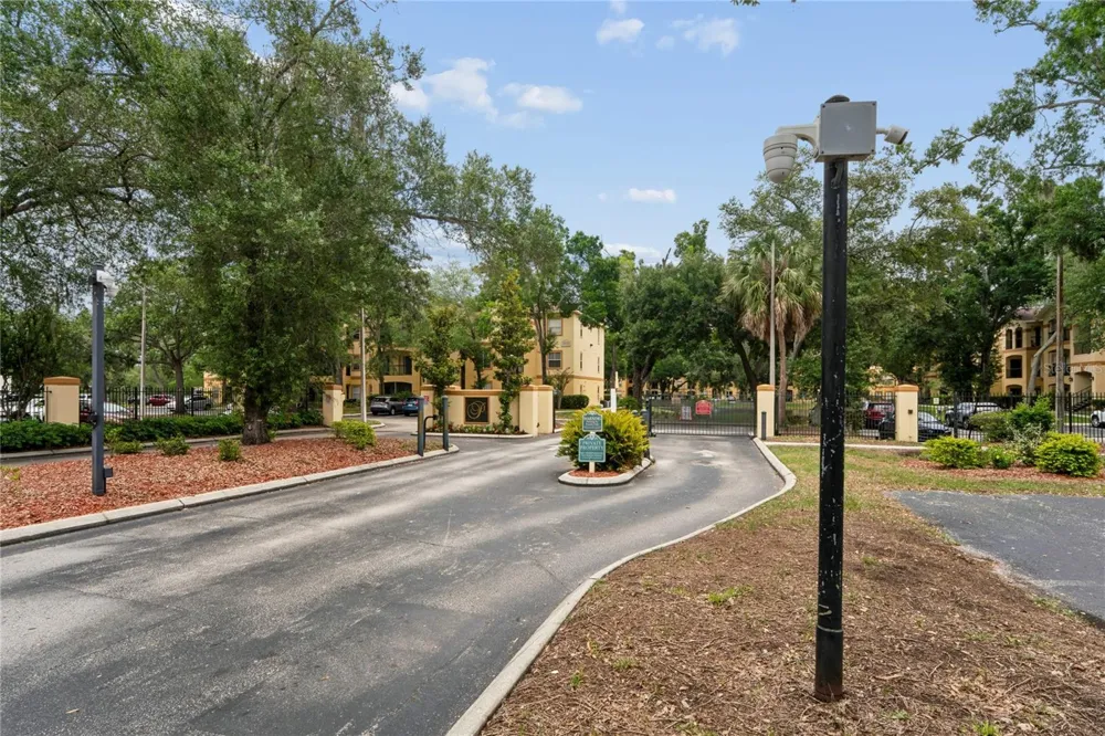 5618 PINNACLE HEIGHTS CIRCLE #312 Tampa, FL 33624