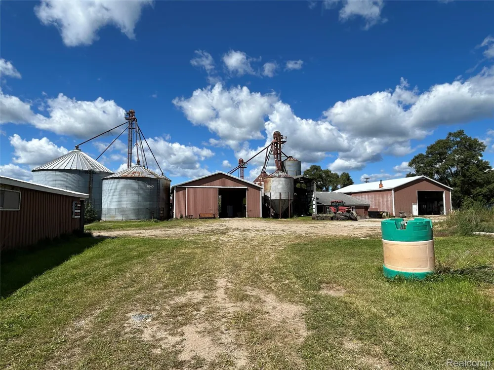 16465 Almont Berlin Township, MI 48002