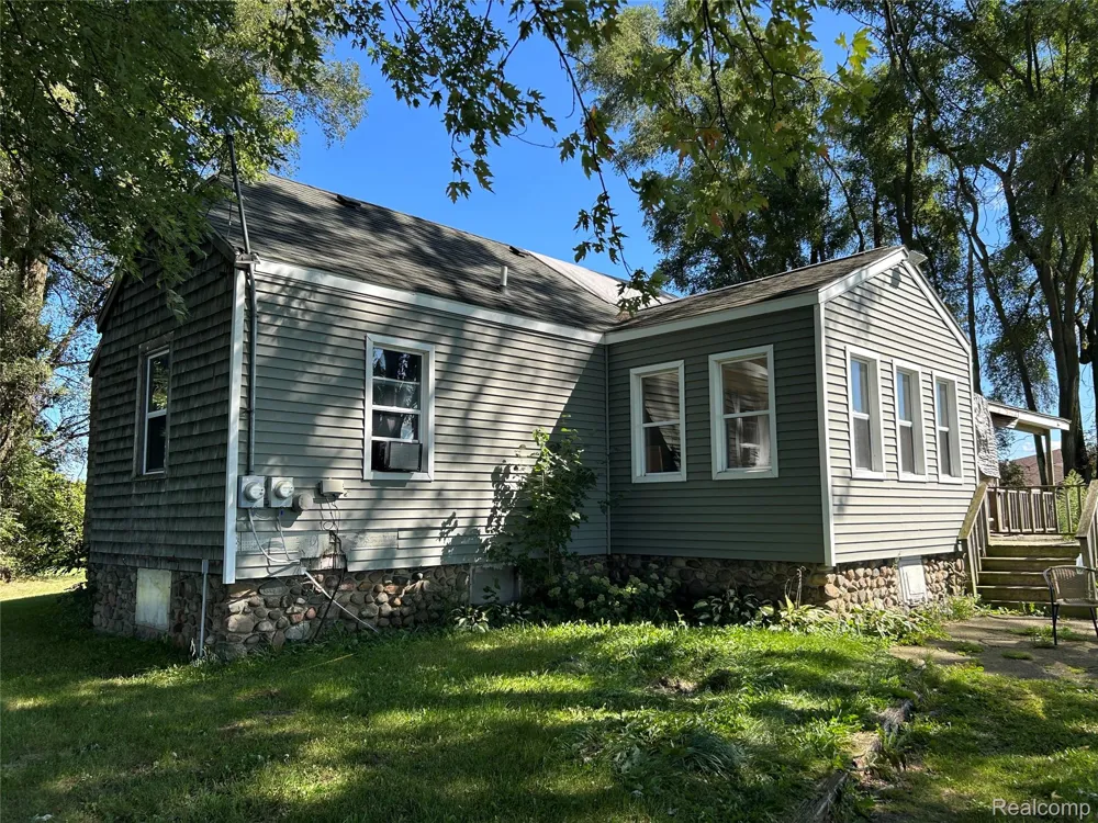 16465 Almont Berlin Township, MI 48002