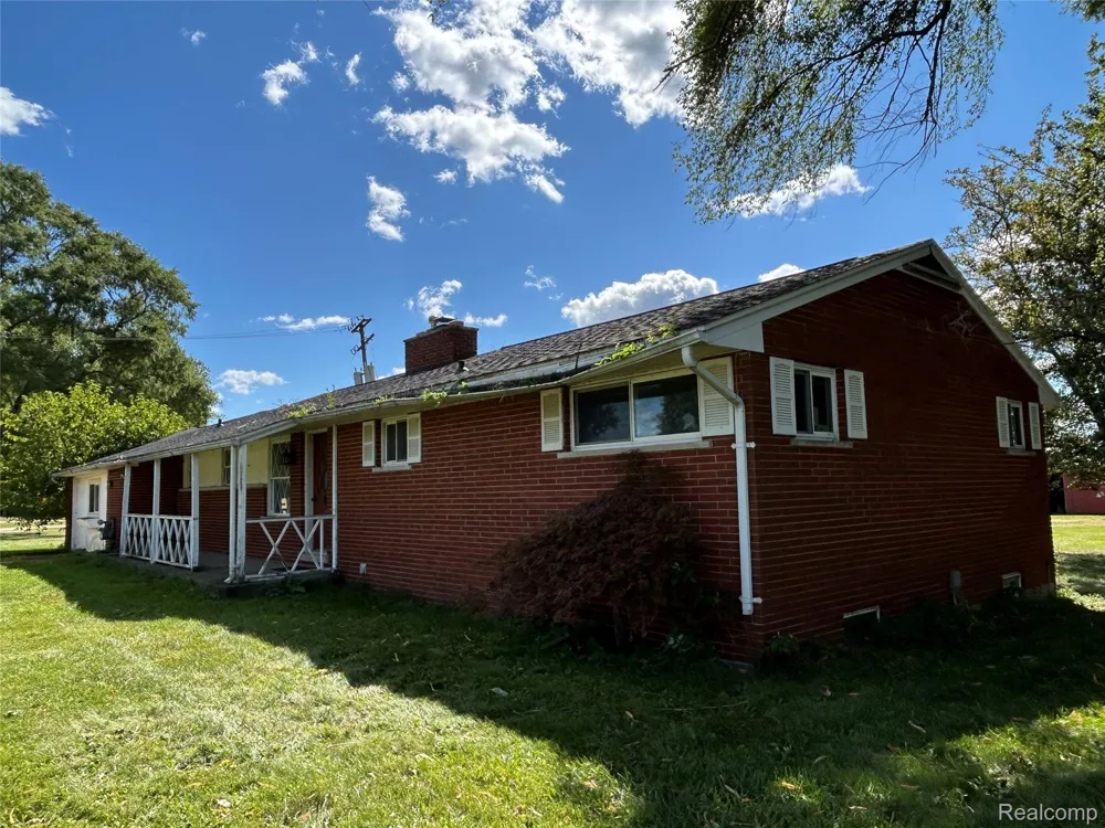 16465 Almont Berlin Township, MI 48002