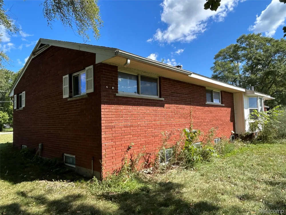 16465 Almont Berlin Township, MI 48002
