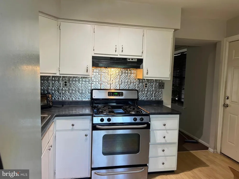 41 HAMPTON GATE DRIVE Sicklerville, NJ 08081