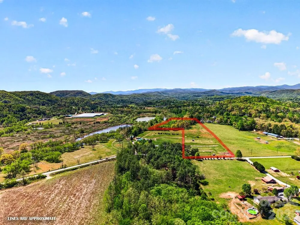 000 Etowah School Road Hendersonville, NC 28739