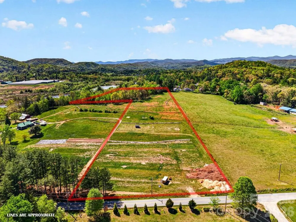 000 Etowah School Road Hendersonville, NC 28739