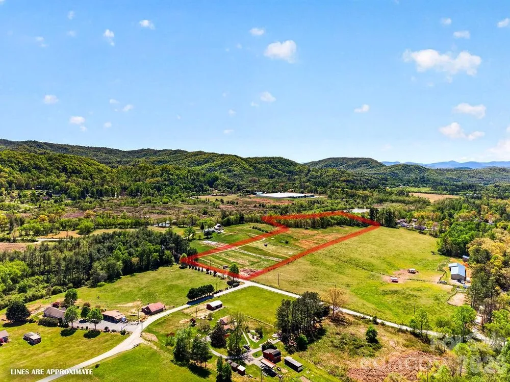 000 Etowah School Road Hendersonville, NC 28739