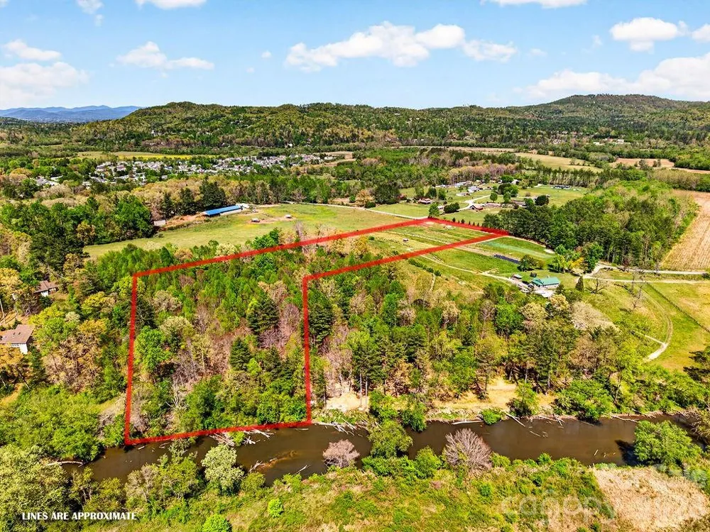 000 Etowah School Road Hendersonville, NC 28739