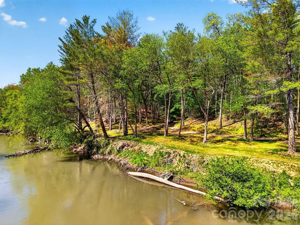 000 Etowah School Road Hendersonville, NC 28739