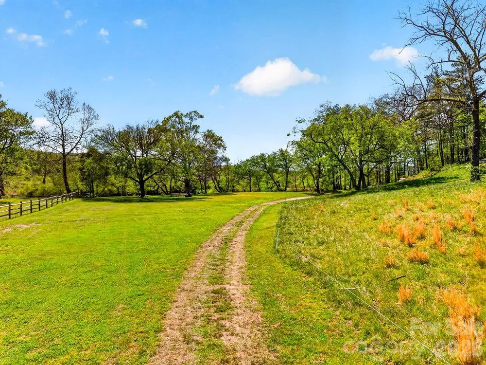000 Etowah School Road Hendersonville, NC 28739