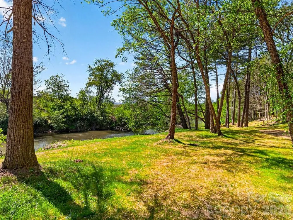 000 Etowah School Road Hendersonville, NC 28739