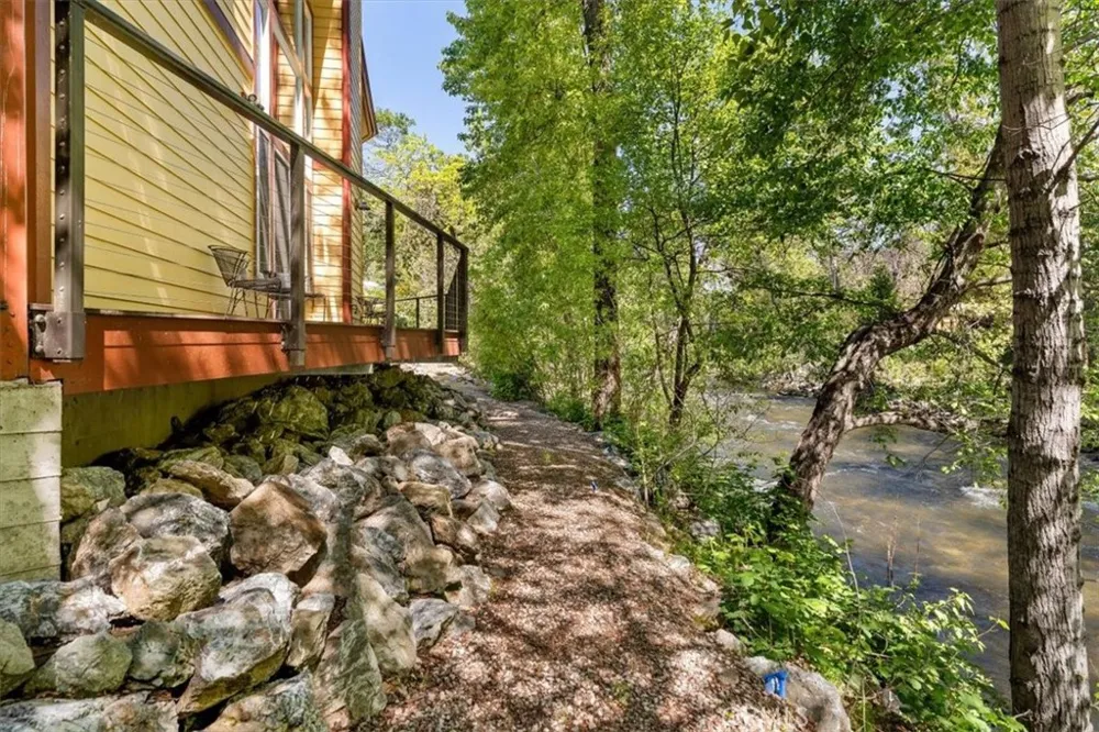 6200 Scherrer Dunsmuir, CA 96025