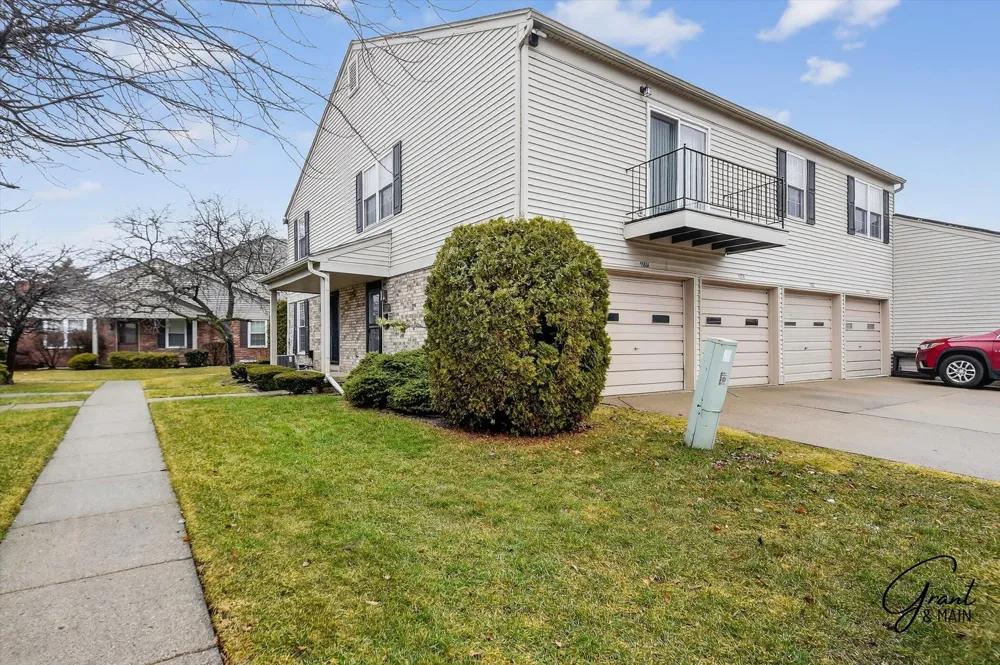 15834 Franklin Drive Clinton, MI 48038