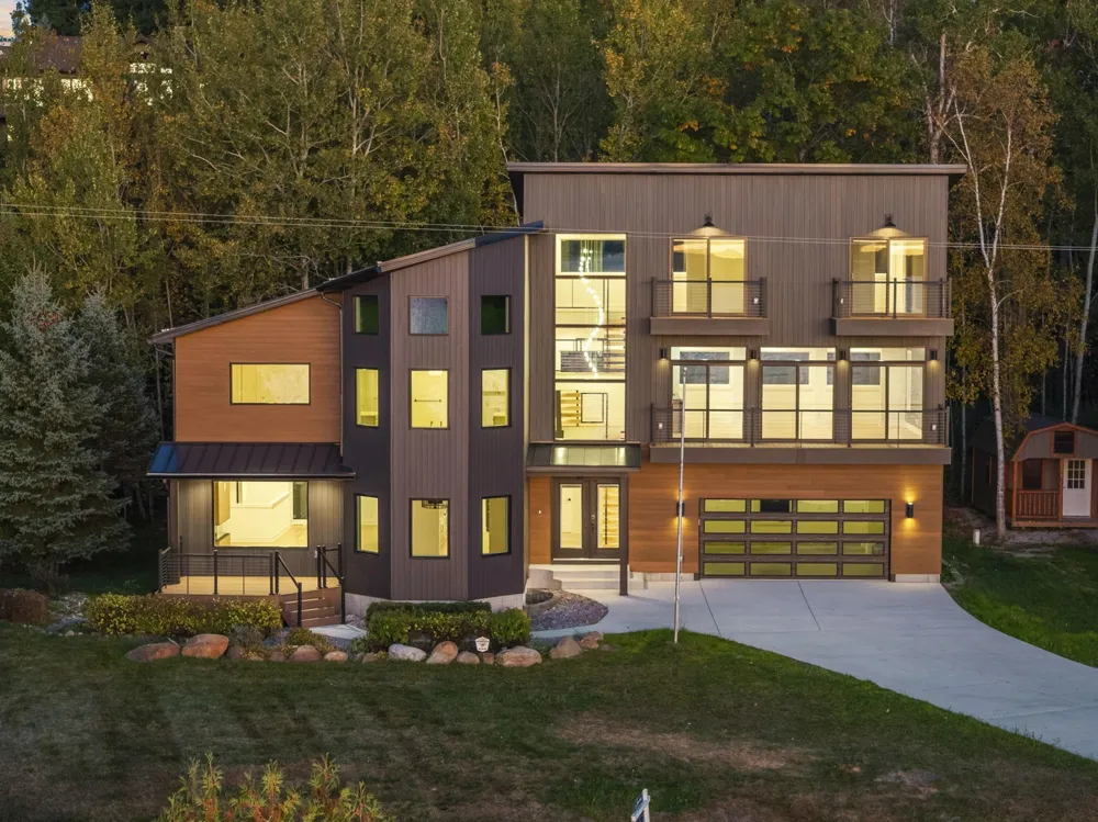 10191 Peninsula Drive Peninsula Township, MI 49686