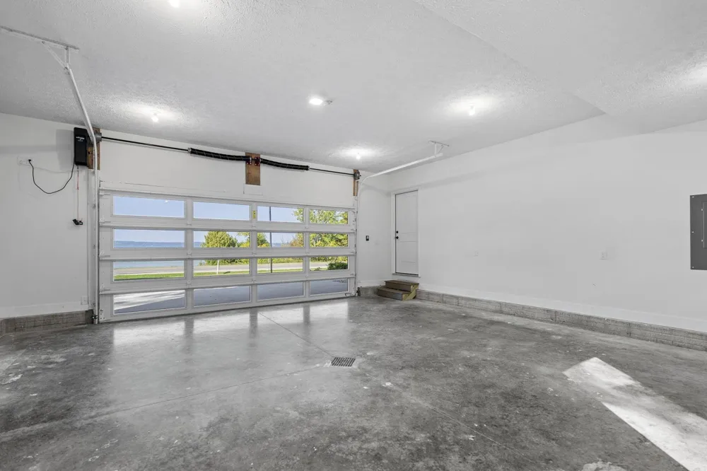 10191 Peninsula Drive Peninsula Township, MI 49686
