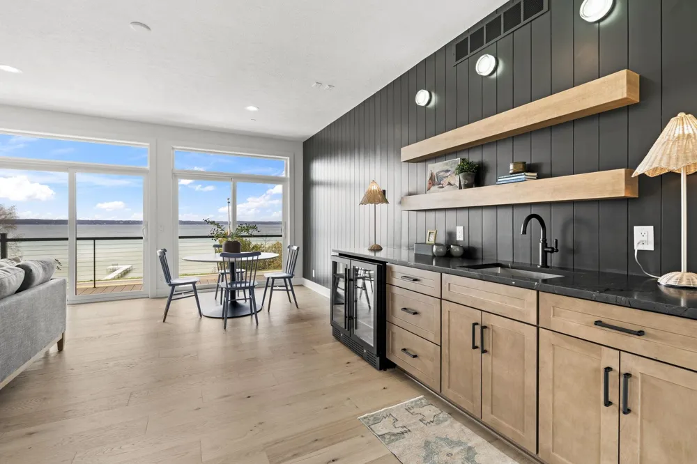 10191 Peninsula Drive Peninsula Township, MI 49686