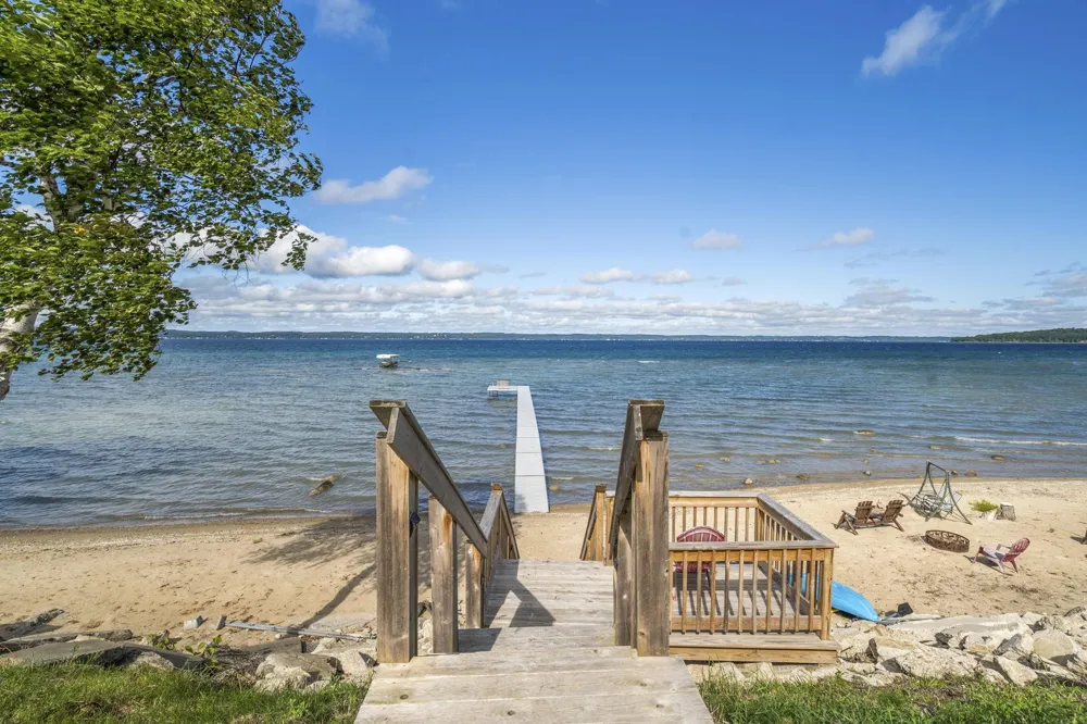 10191 Peninsula Drive Peninsula Township, MI 49686