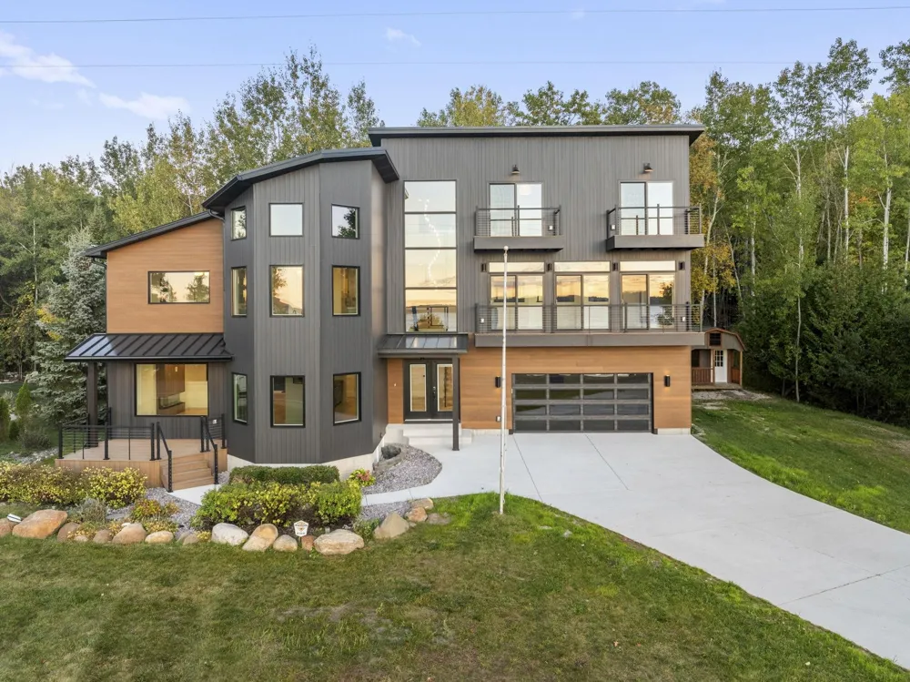 10191 Peninsula Drive Peninsula Township, MI 49686
