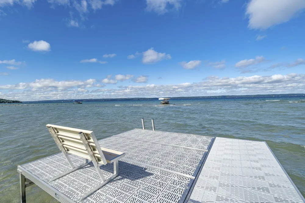 10191 Peninsula Drive Peninsula Township, MI 49686