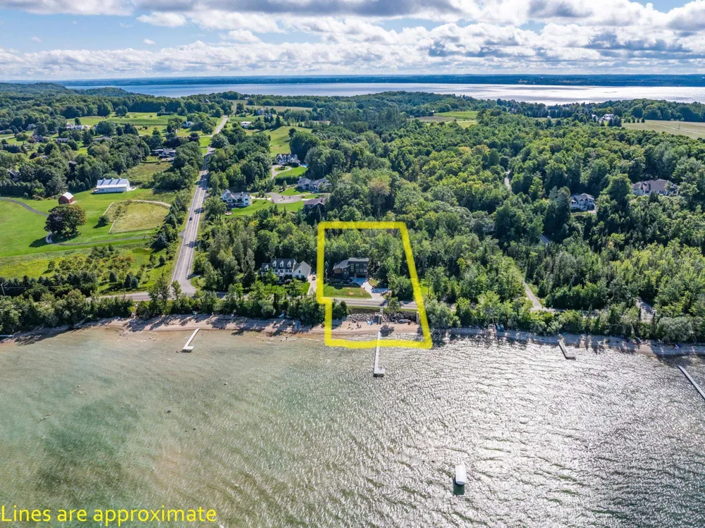 10191 Peninsula Drive Peninsula Township, MI 49686