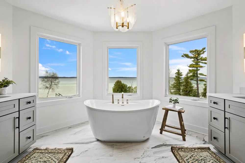 10191 Peninsula Drive Peninsula Township, MI 49686