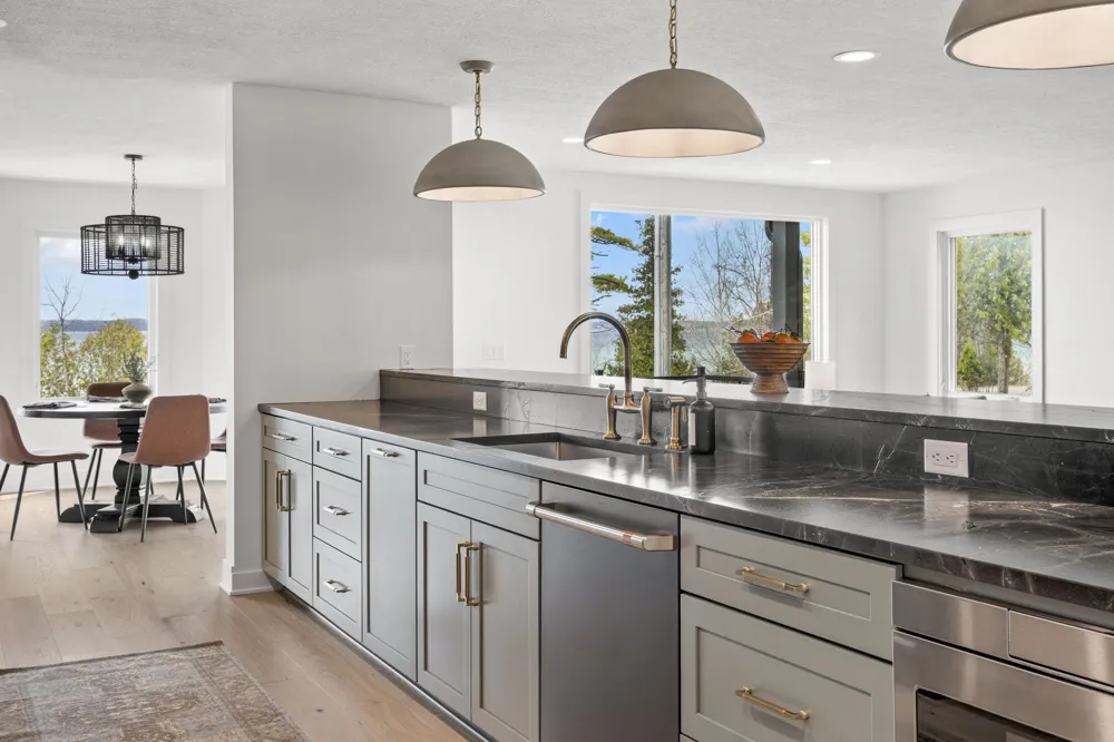 10191 Peninsula Drive Peninsula Township, MI 49686