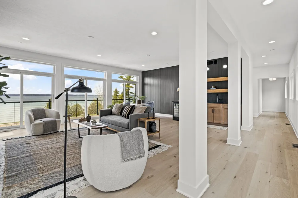 10191 Peninsula Drive Peninsula Township, MI 49686