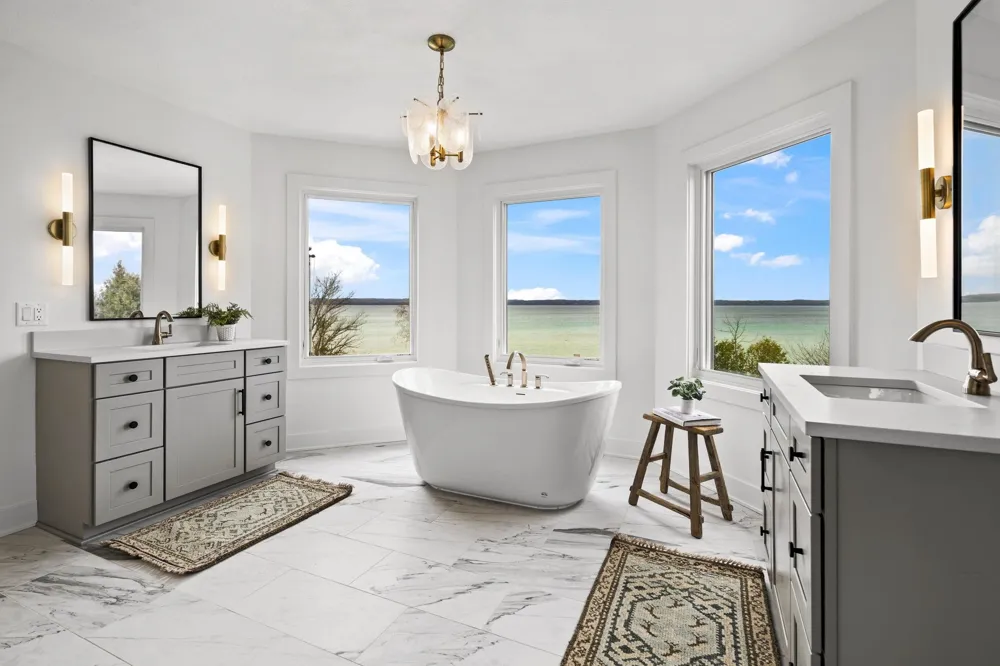 10191 Peninsula Drive Peninsula Township, MI 49686