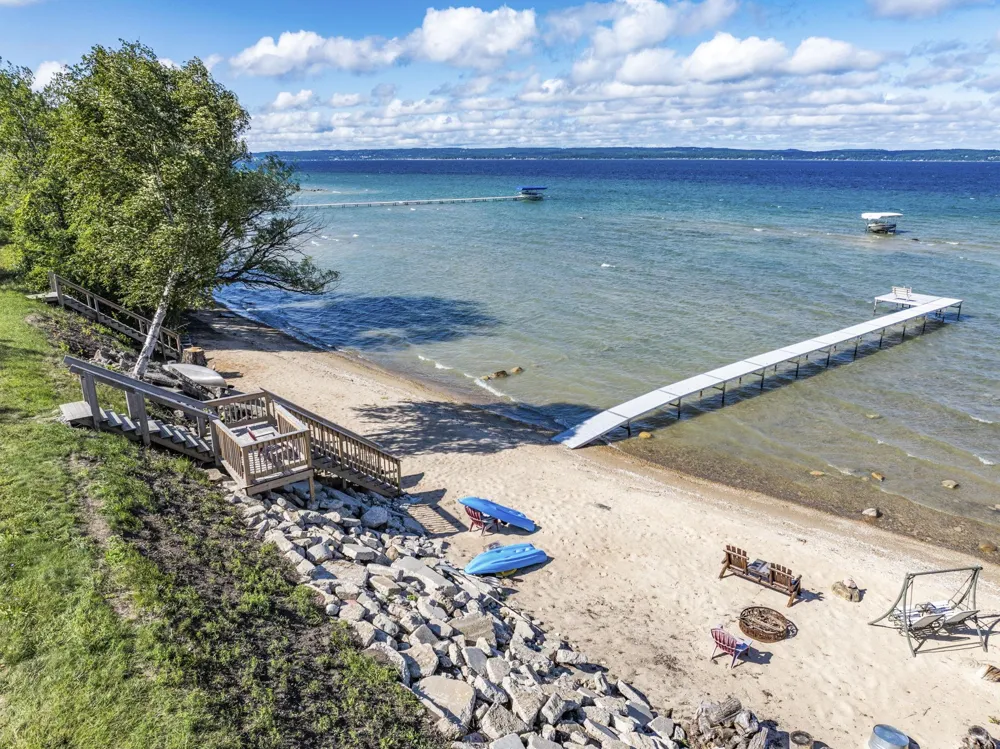 10191 Peninsula Drive Peninsula Township, MI 49686