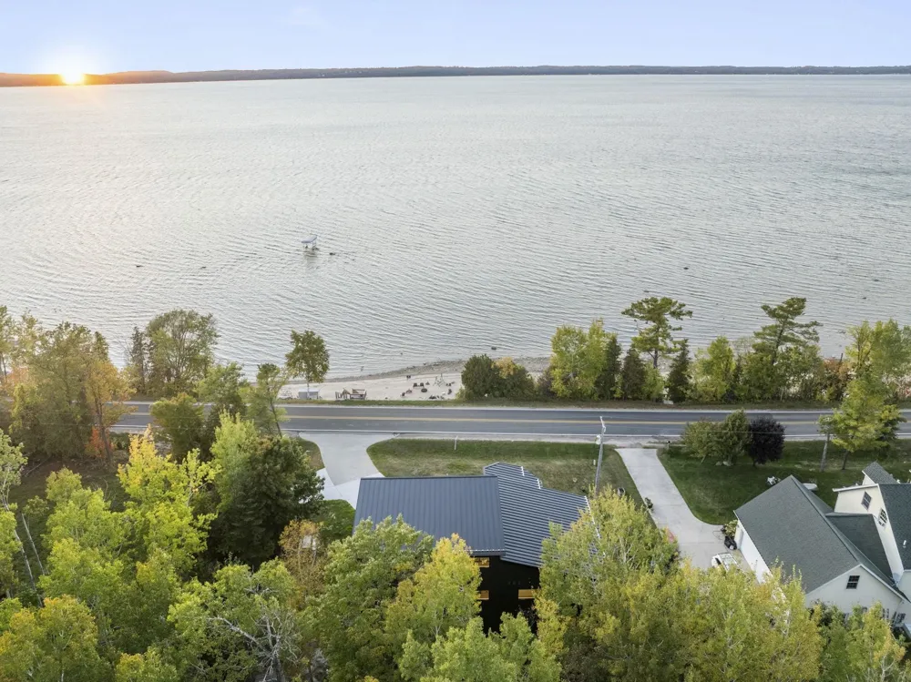 10191 Peninsula Drive Peninsula Township, MI 49686