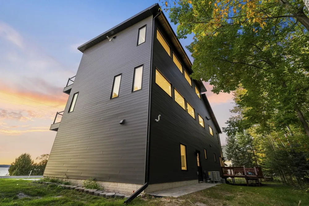 10191 Peninsula Drive Peninsula Township, MI 49686