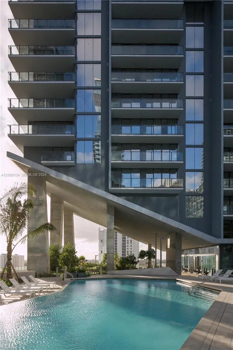 88 SW 7th St #1009 Miami, FL 33130