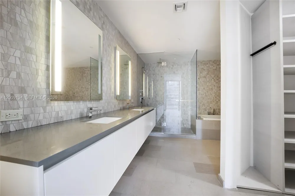 88 SW 7th St #1009 Miami, FL 33130