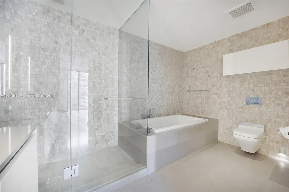 88 SW 7th St #1009 Miami, FL 33130