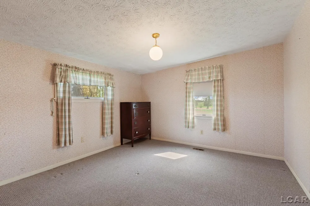 8720 Sharon Hollow Road Manchester Township, MI 48158
