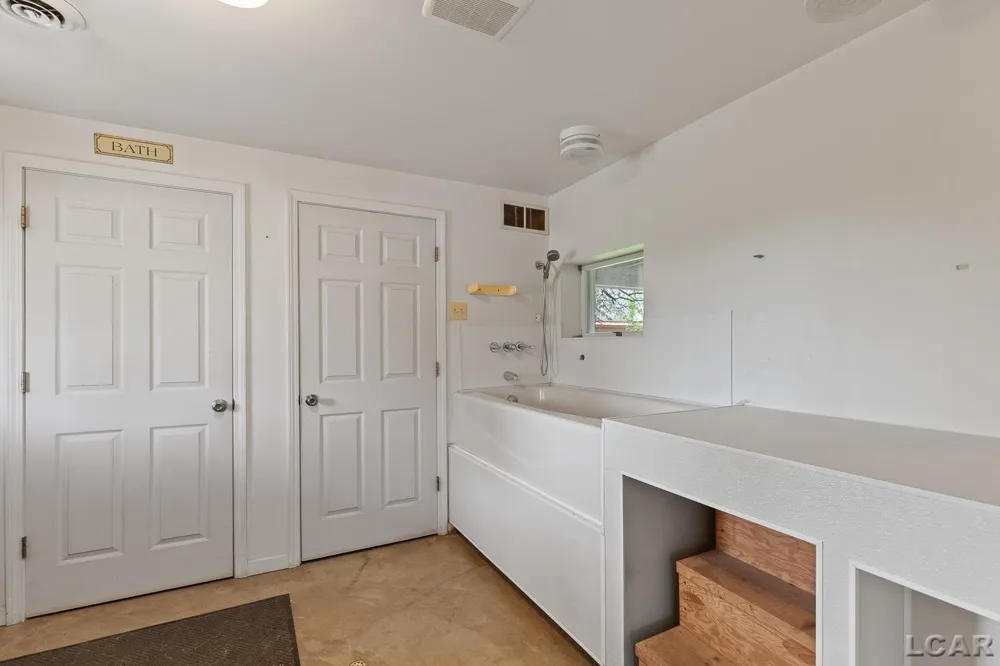 8720 Sharon Hollow Road Manchester Township, MI 48158