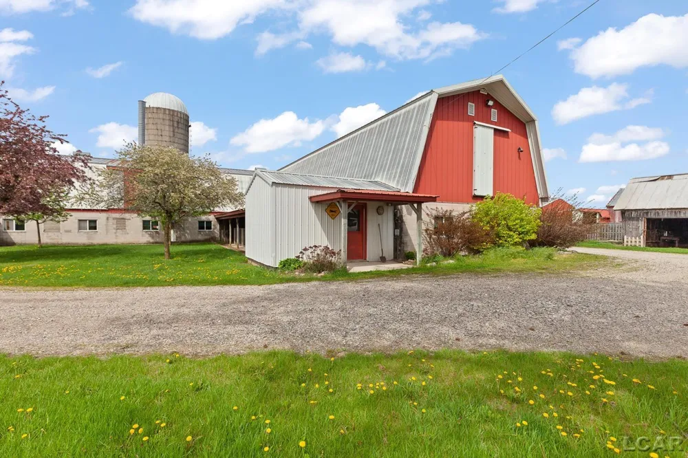 8720 Sharon Hollow Road Manchester Township, MI 48158