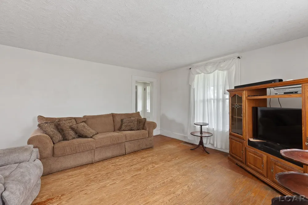 8720 Sharon Hollow Road Manchester Township, MI 48158