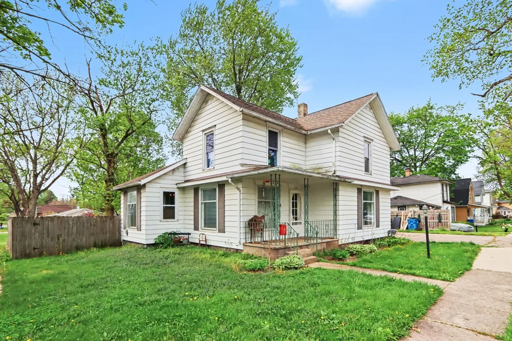 126 E South Street Vicksburg, MI 49097