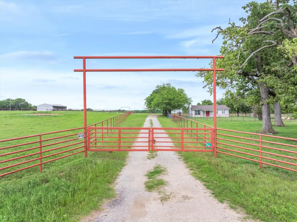 10266 County Road 1200 Athens, TX 75751