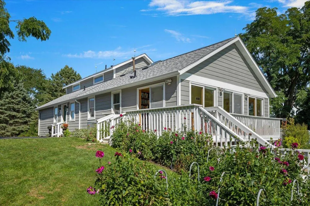 19196 Cleveland Avenue Galien, MI 49113