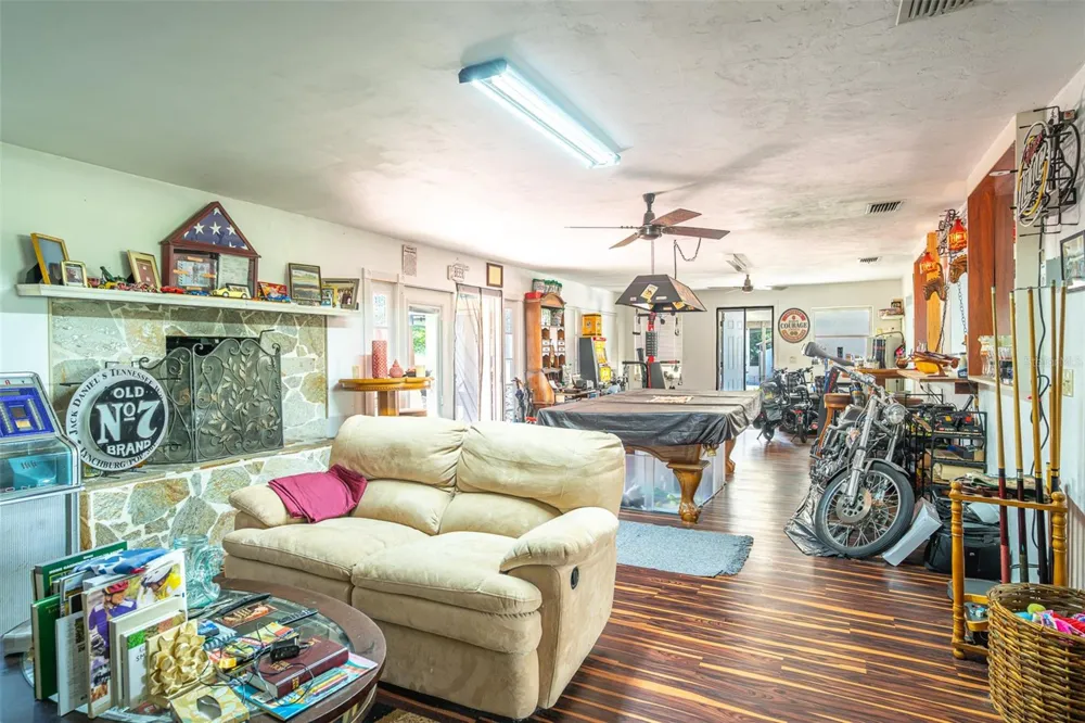 305 CLOVERLEAF ROAD Lake Placid, FL 33852