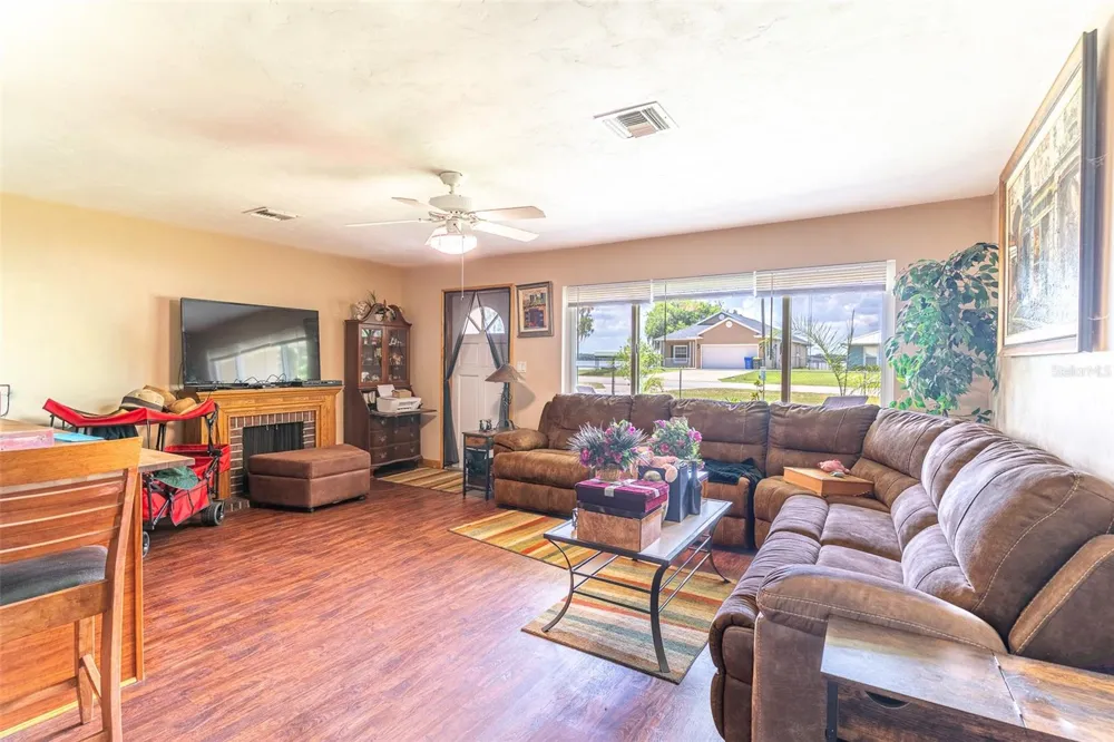 305 CLOVERLEAF ROAD Lake Placid, FL 33852