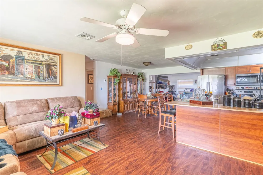 305 CLOVERLEAF ROAD Lake Placid, FL 33852