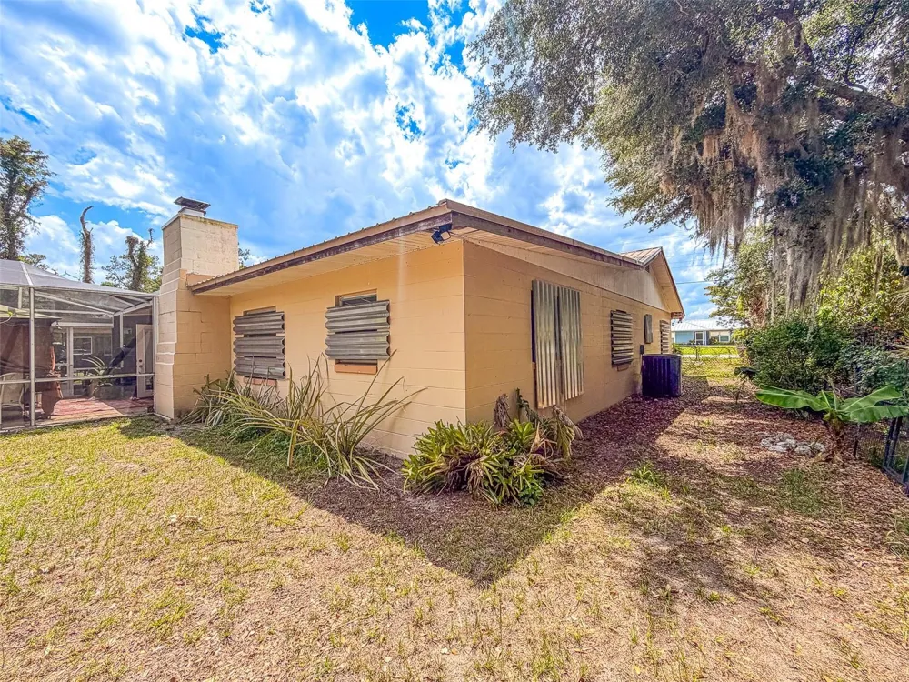 305 CLOVERLEAF ROAD Lake Placid, FL 33852