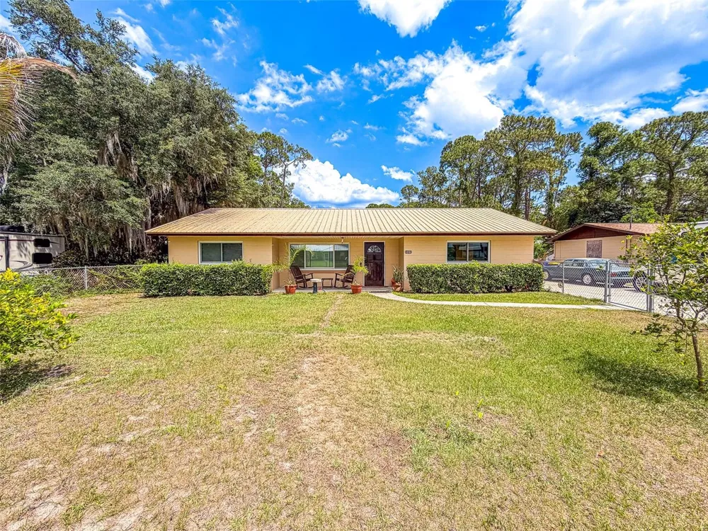 305 CLOVERLEAF ROAD Lake Placid, FL 33852