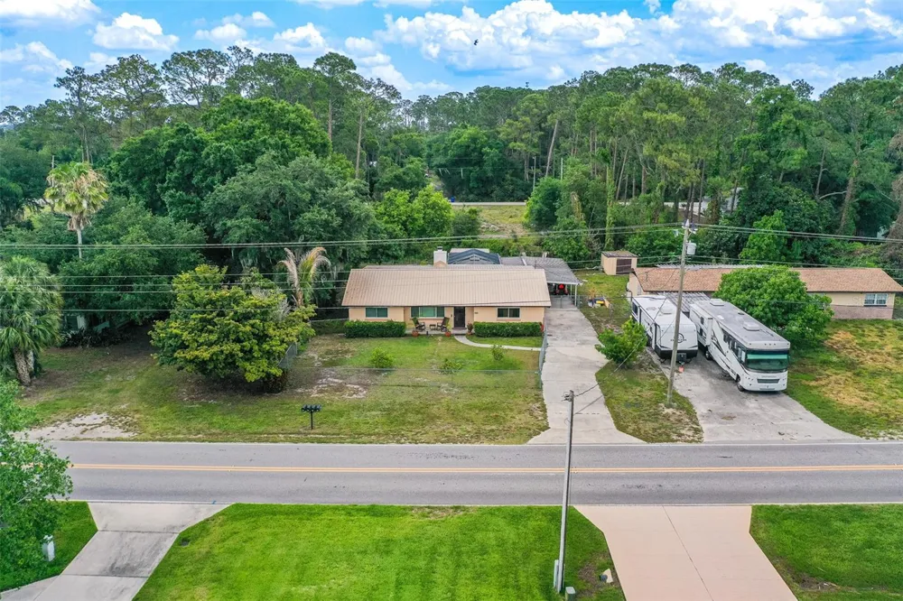 305 CLOVERLEAF ROAD Lake Placid, FL 33852