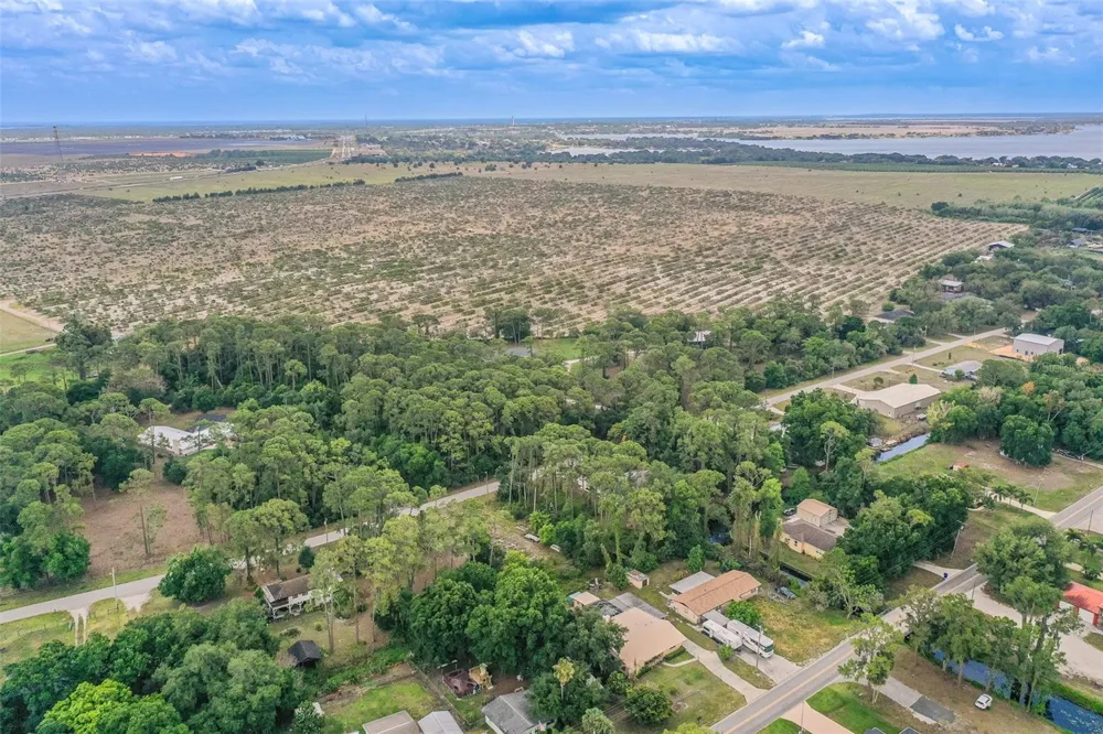 305 CLOVERLEAF ROAD Lake Placid, FL 33852