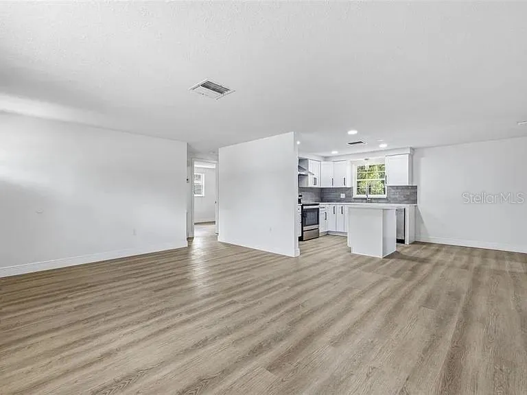 39252 HEIGHTS AVENUE Zephyrhills, FL 33542
