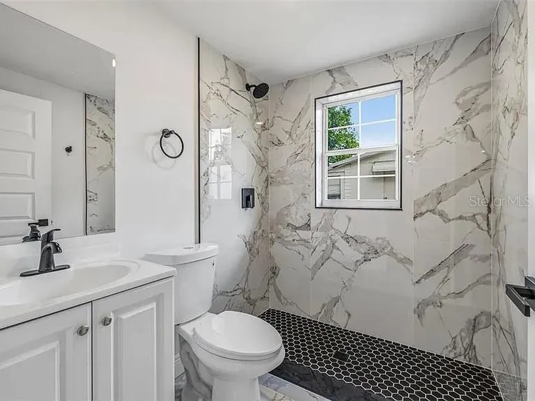 39252 HEIGHTS AVENUE Zephyrhills, FL 33542