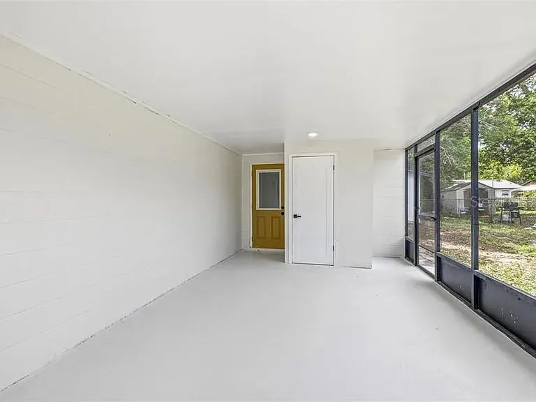 39252 HEIGHTS AVENUE Zephyrhills, FL 33542